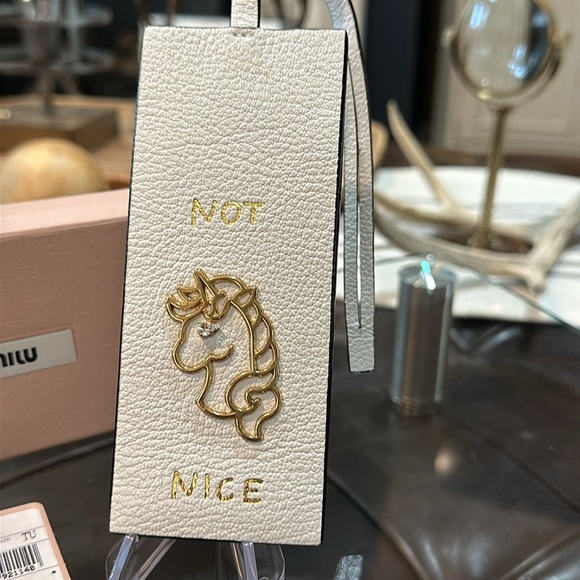 🦄 RARE Authentic MIU MIU Leather “Not Nice” White Unicorn Bag Charm, in Box 🦄 - Picture 4 of 16
